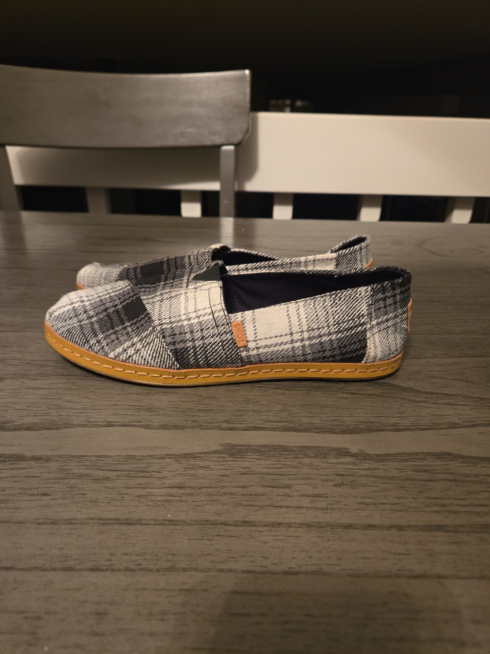 Toms Women’s Classic Slip On Alpargata Shoe Black Gray Plaid Leather Wrap 7